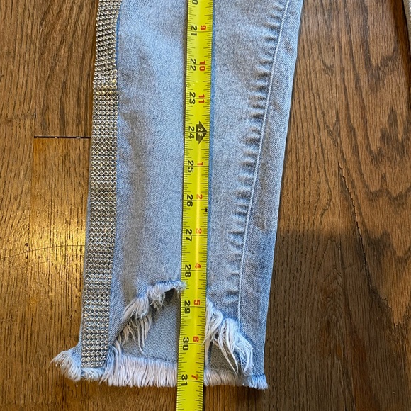 Stylish Light Wash Jeans with Fringe Hem Sparkles Venus Womens Size 4 Pants - Picture 7 of 9